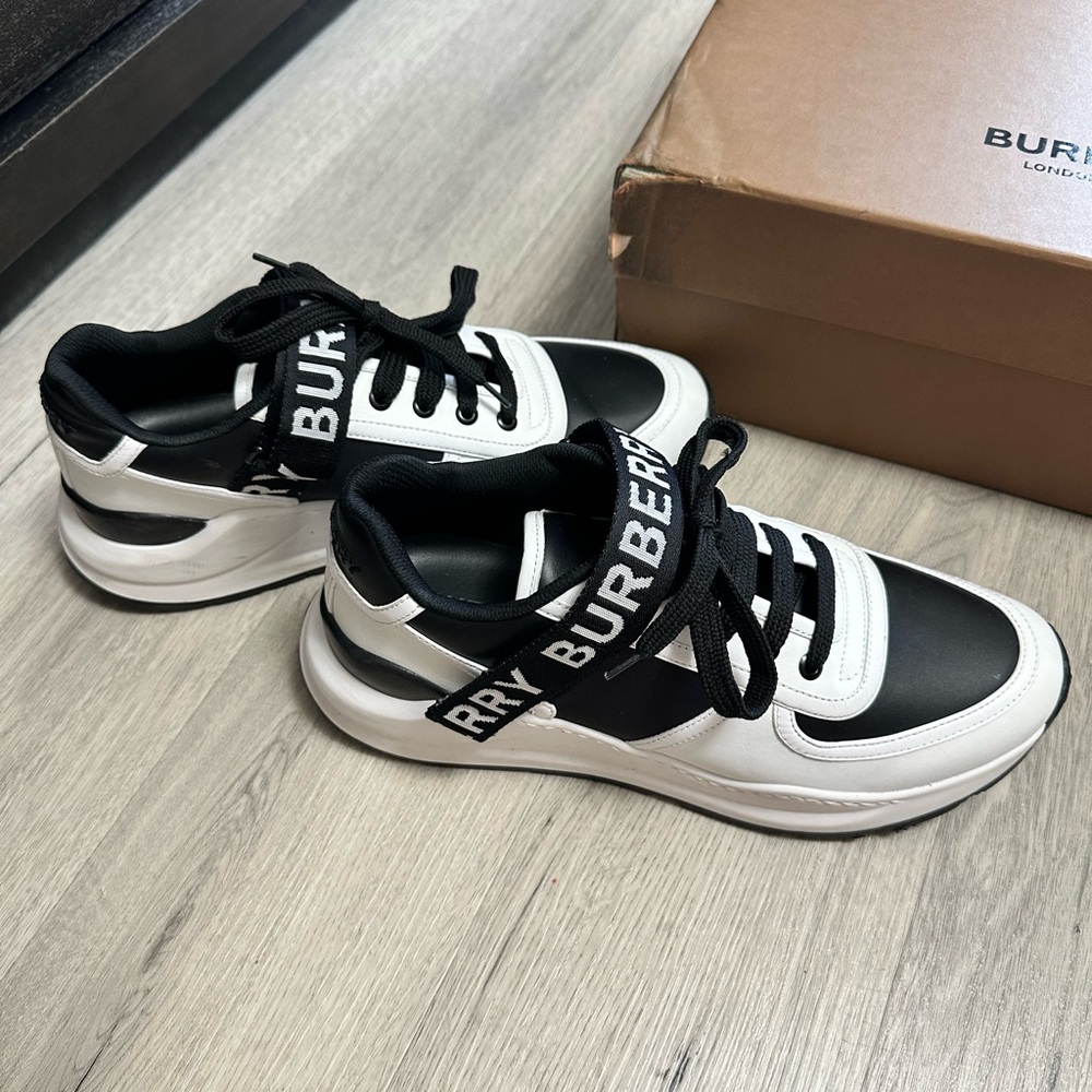 Burberry Sneakers - Picture 2 of 7